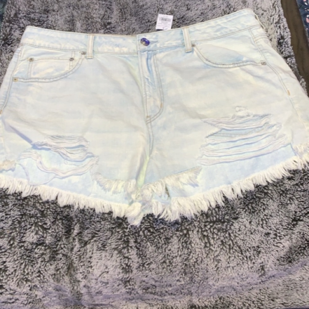 ripped jean shorts never worn